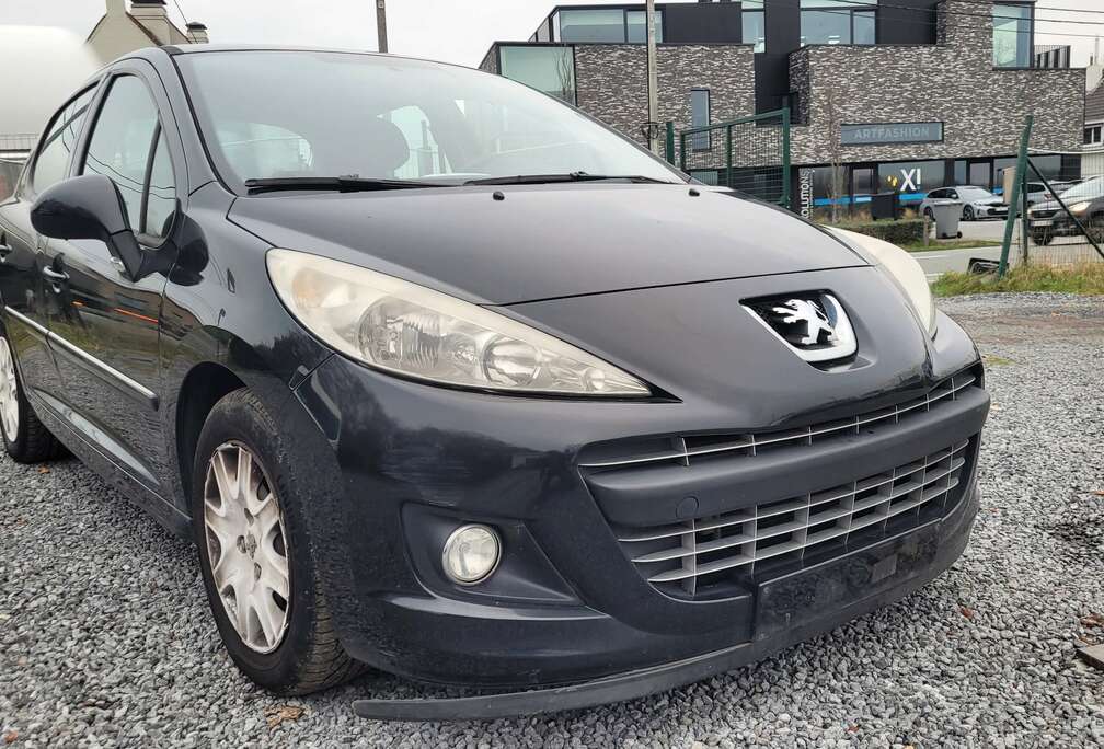 Peugeot 1.4i 5deurs AIRCO 2011 EERST LEZEN