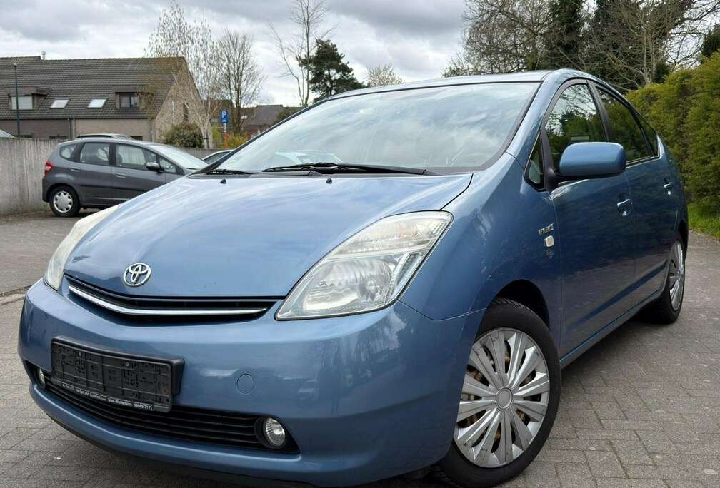 Toyota (Hybrid) Executive