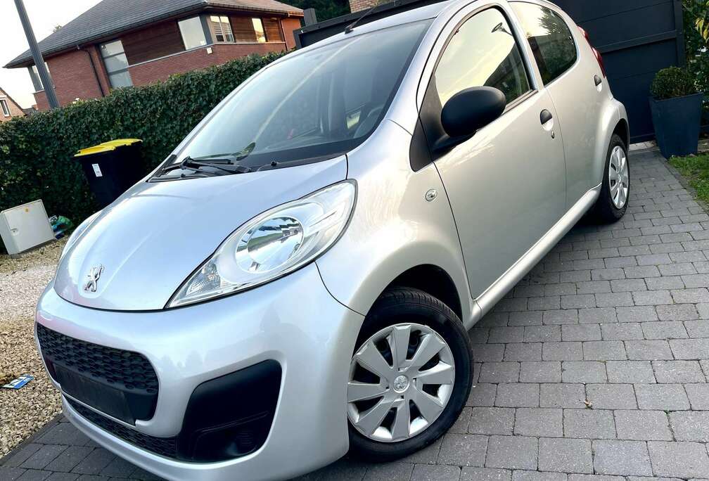 Peugeot 1.0i / Mod 2014 /  63.000 Km  / 5 Portes  / Neuf