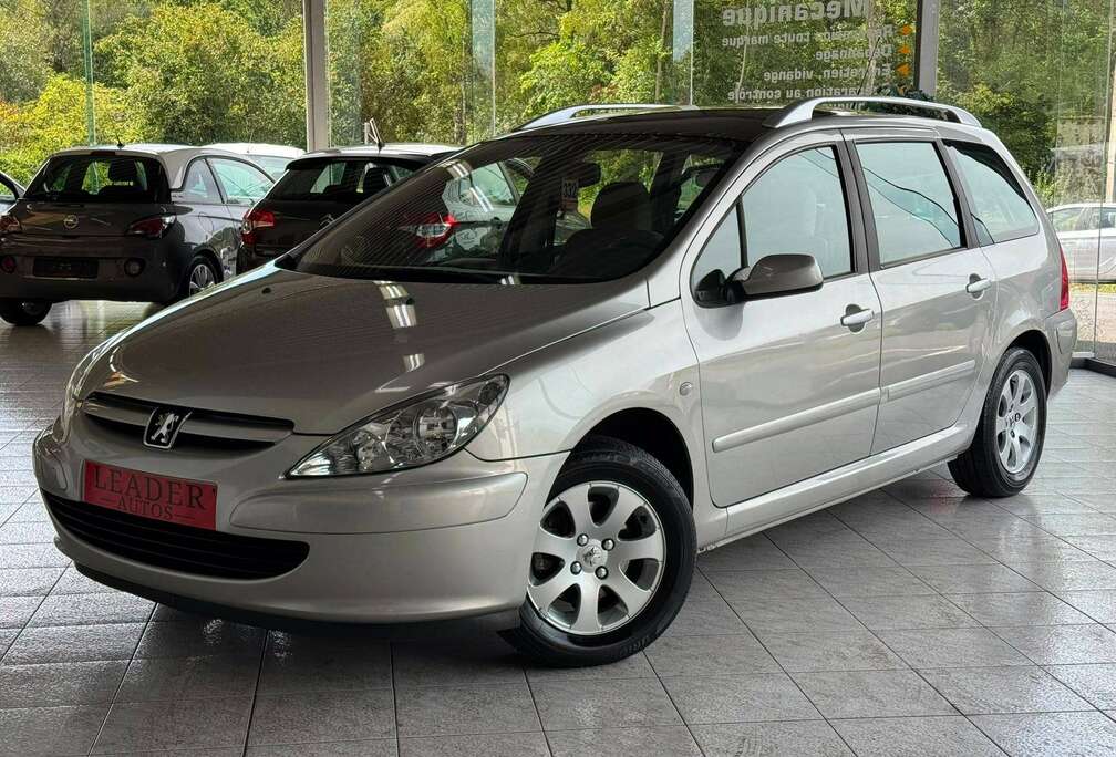Peugeot 1.6 ESSENCE 110CV - AIRCO - AUTOMATIQUE - CAPTEUR - TOIT PANO