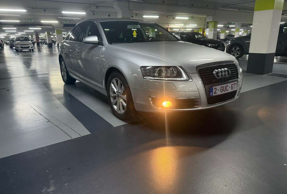 Audi A6 2.4i V6 24v Multitronic
