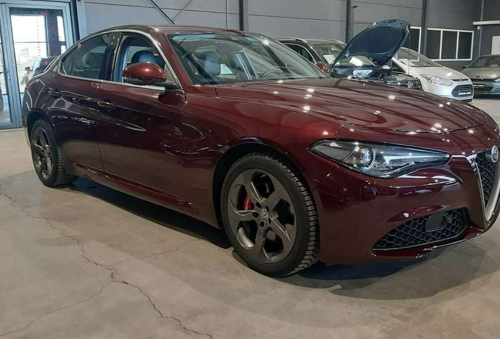 Alfa Romeo 2.0 Turbo 16V AT8-Q4 Veloce