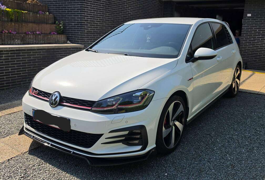 Volkswagen Golf 2.0 TSI Performance DSG