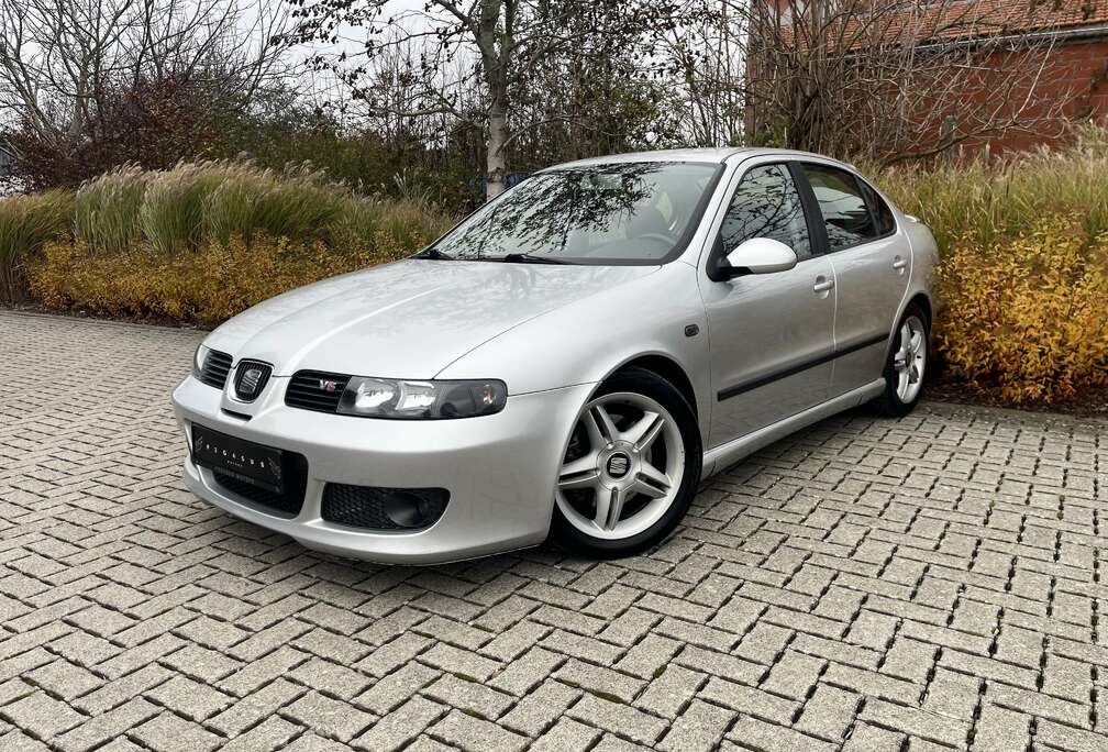 SEAT 2.3 V5 - 2005/209.000km/Benzine - Gekeurd