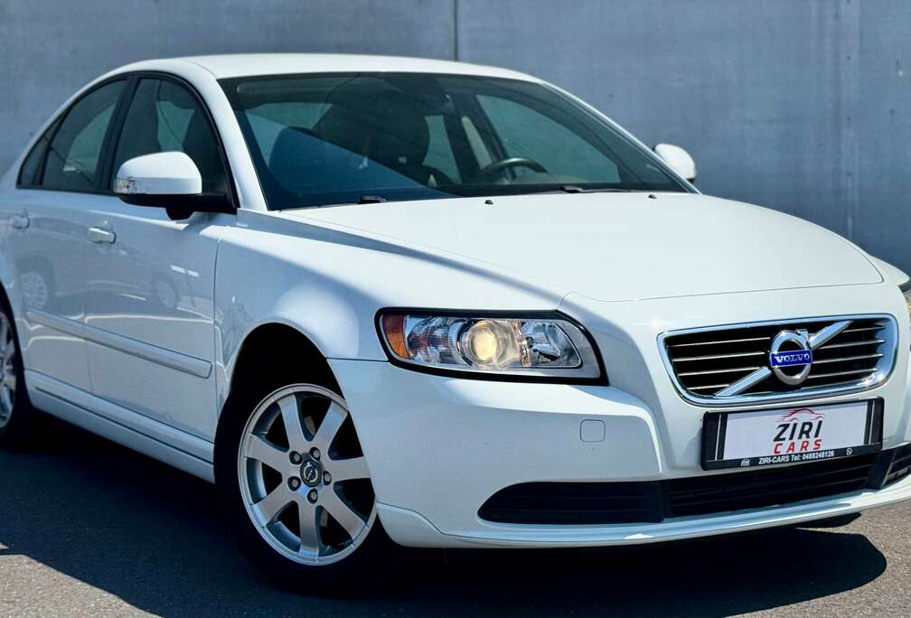 Volvo S40 1.6 D DRIVe Momentum/ 12M garantie - Full service historie - Bliss -Leder - sensoren - Airco