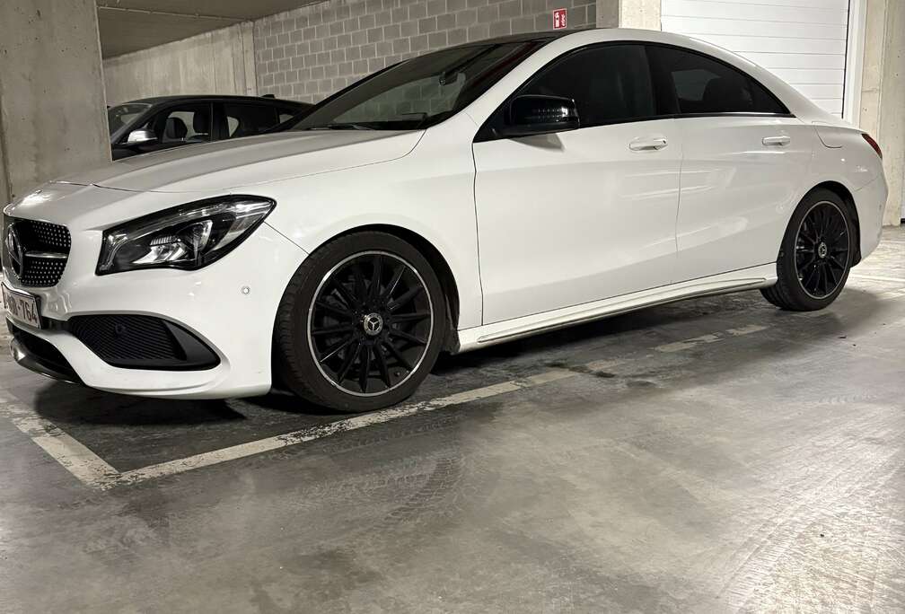 Mercedes-Benz AMG Line - Sunroof - Blue Light - Night pakket