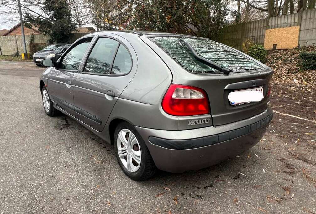 Renault 1.4i PRTE  IMMATRICULER