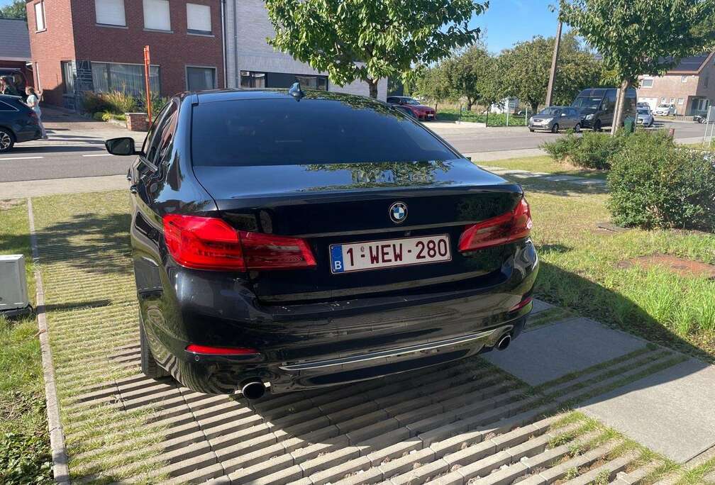 BMW 530e LUXURY