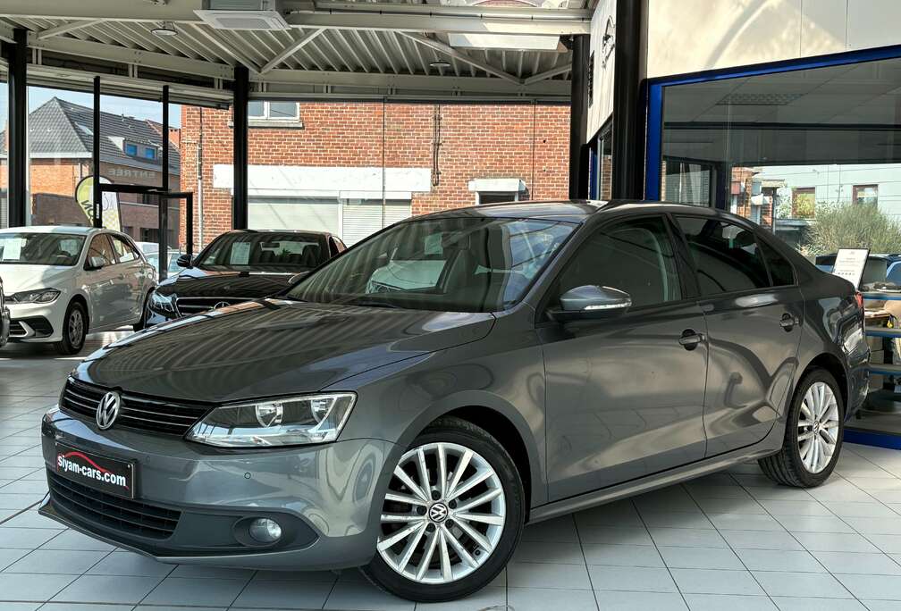 Volkswagen Jetta 1.6 TDi *GPS * PDC * JANTES * CARNET *
