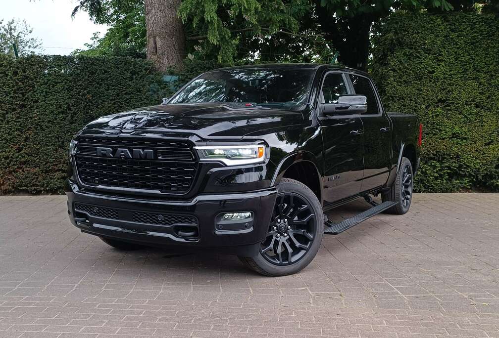 Dodge Limited Night €77.900,- excl btw.