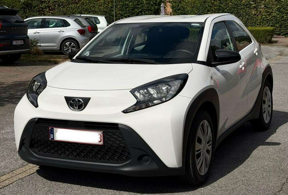 Toyota X-Play / Hatchback 1.0L MT X play LHD