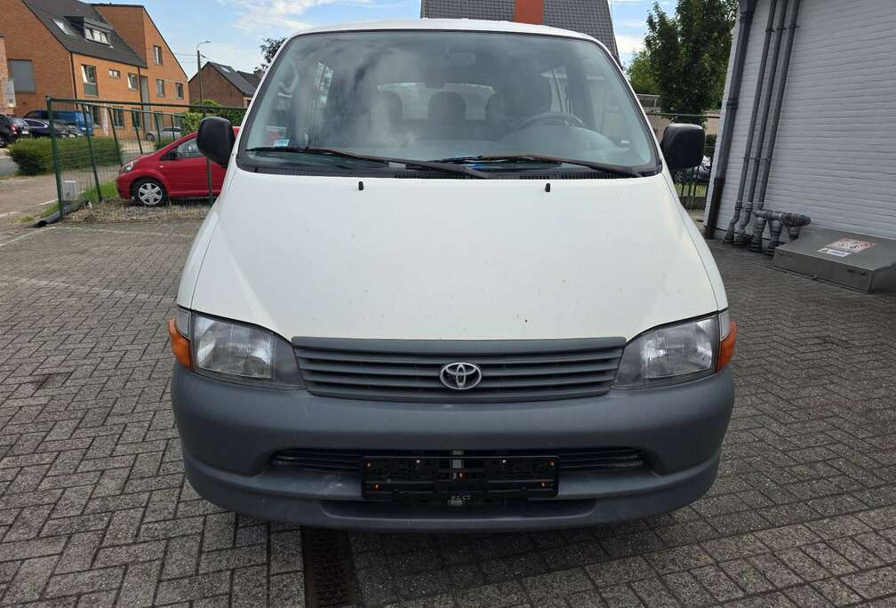 Toyota 2.5 Turbo D4D LX 8 PLACE