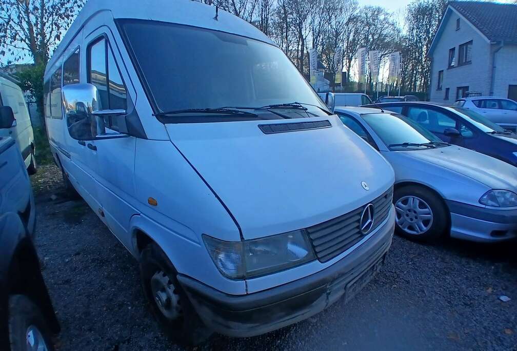 Mercedes-Benz Sprinter 312 cylindrée 2900 cc