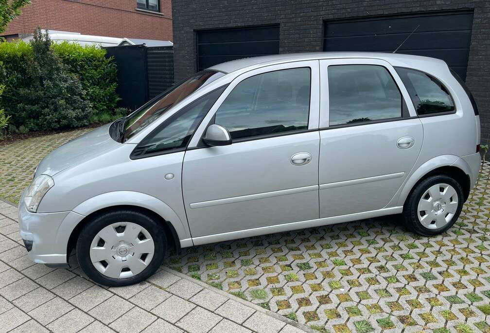 Opel 1.6 16V Easytronic Cosmo