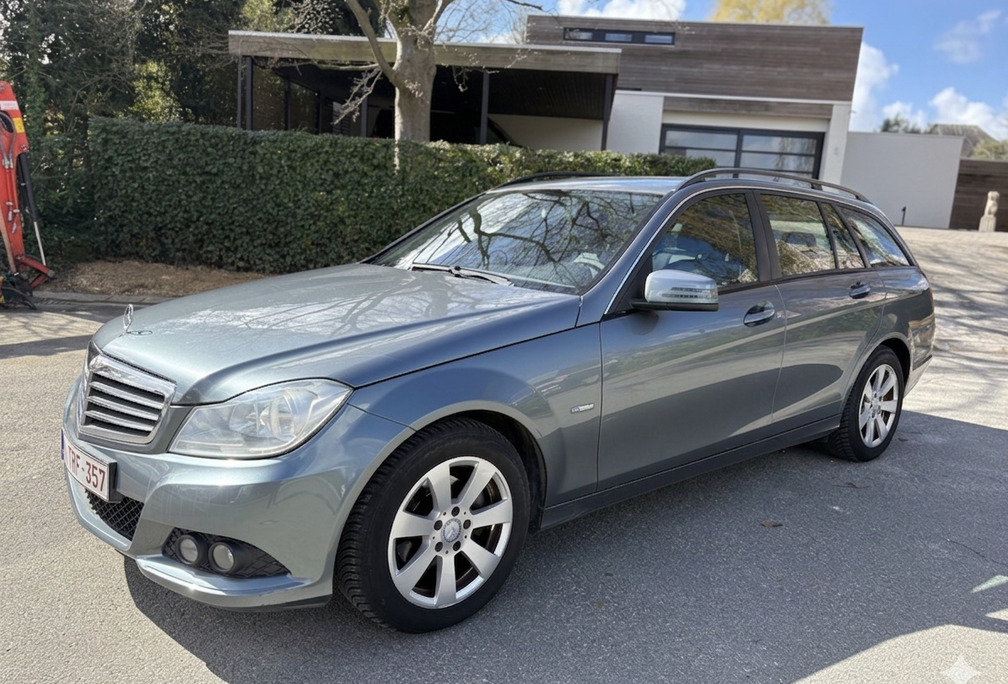 Mercedes-Benz 2.2 diesel euro 5/ Automaat/ 189.000 km/ €6.750 (GEKEURD)
