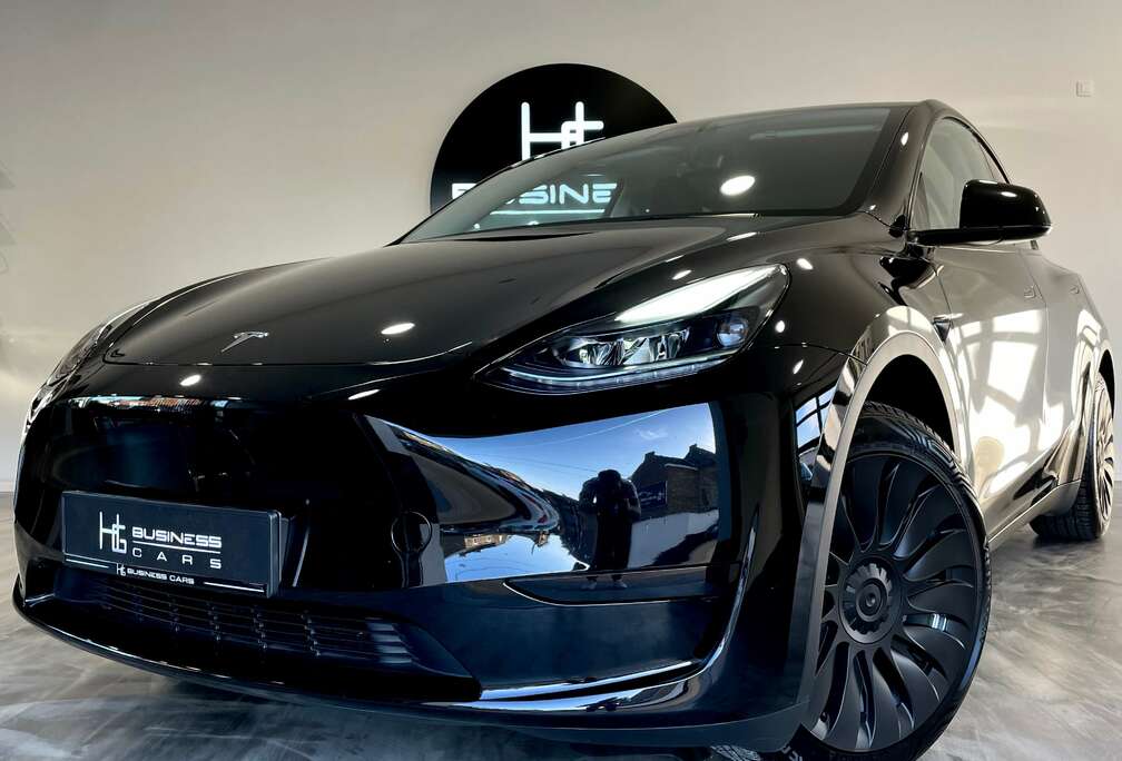 Tesla STANDARD RANGE/ LOOK PERFORMANCE/ BATTERIE LFP/ RWD/ AUTOPILOT