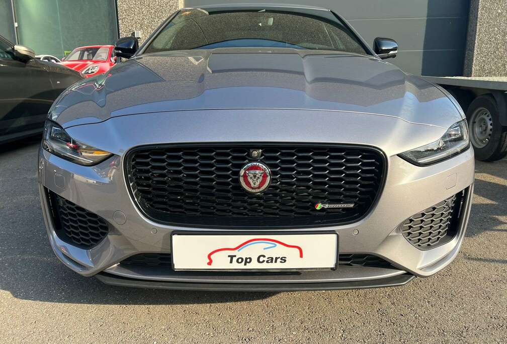 Jaguar P300 AWD R-Dynamic Black