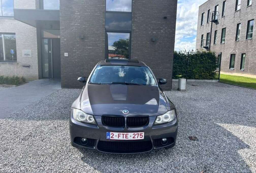 BMW 320i