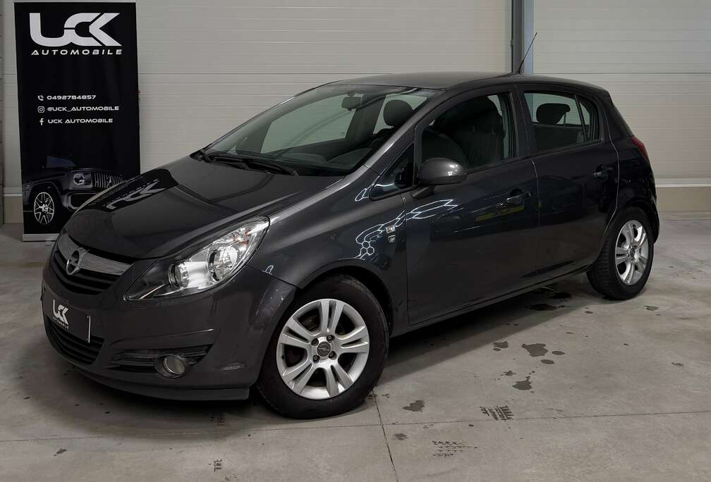 Opel Corsa 1.4i Black Edition