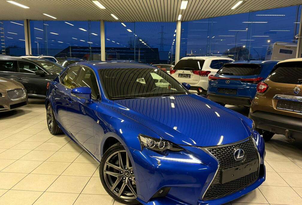Lexus IS 300h 2.5i F-Sport Line
