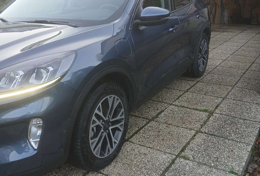 Ford 2.5 PHEV Titanium 225cv