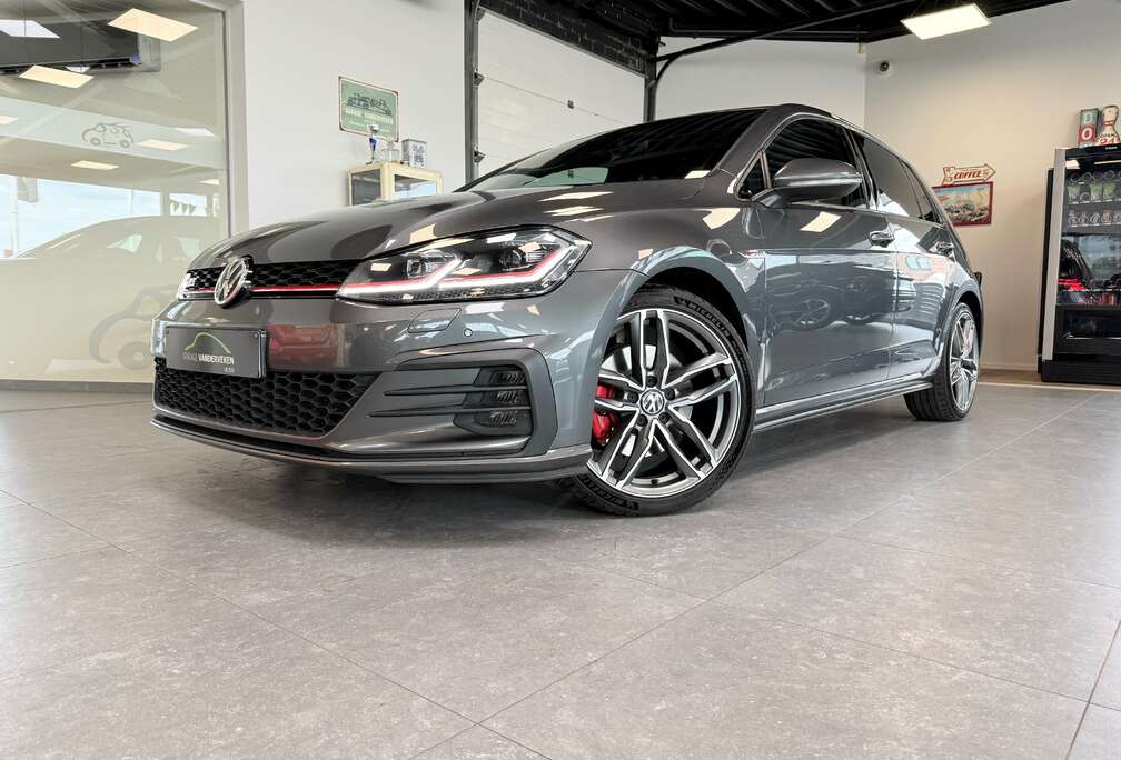 Volkswagen Golf 2.0 TSI Performance DSG