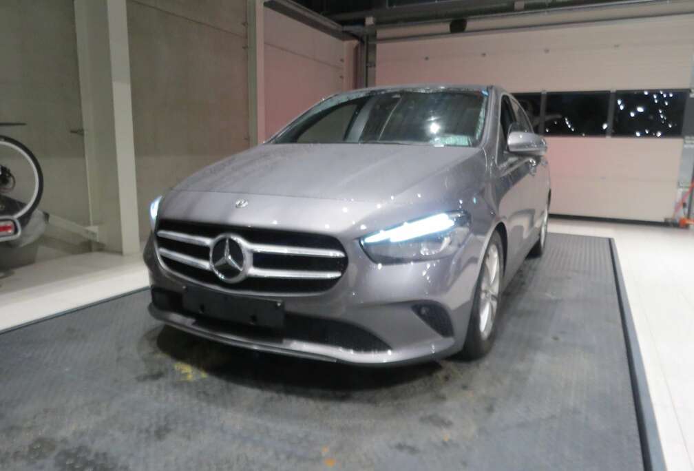 Mercedes-Benz B 180-DCT