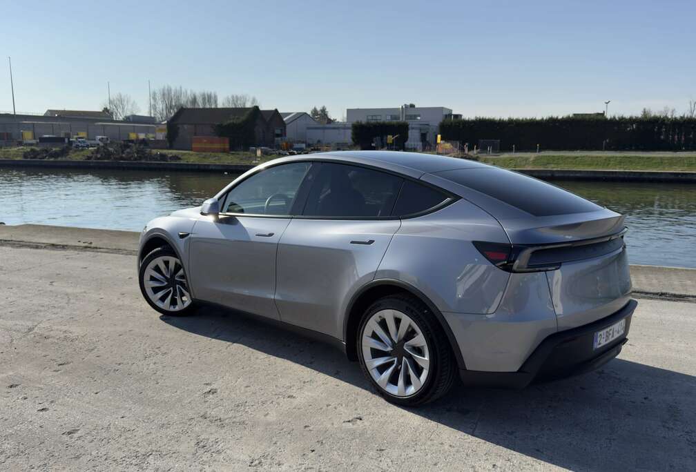 Tesla Tesla Model Y Long Range AWD 4x4 (220 kW)  Quicksilver Grey  Enhanced Autopilot  Helix 20\