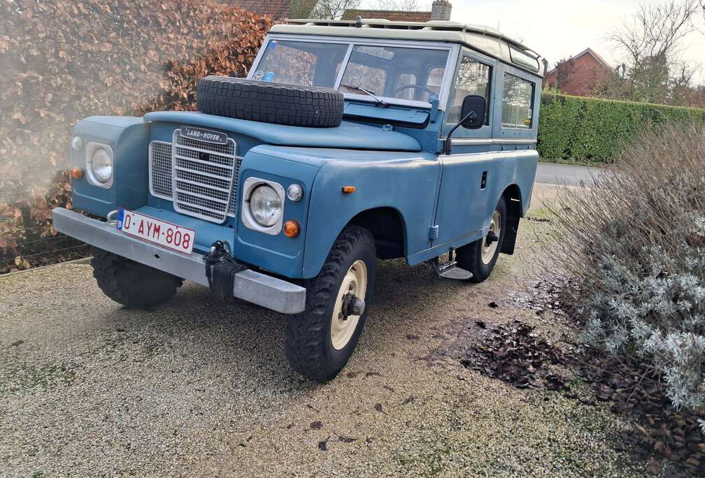 Land Rover 3
