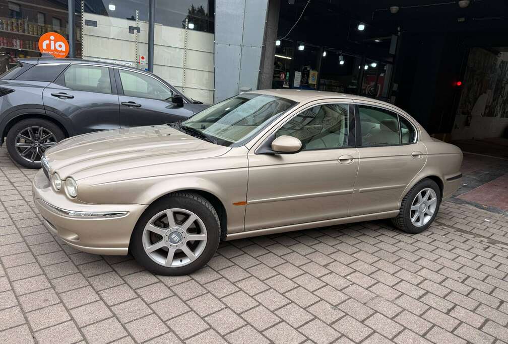 Jaguar X-Type 2.1i V6 24v Roule Bien Automatique Navigations 2iem Proprio