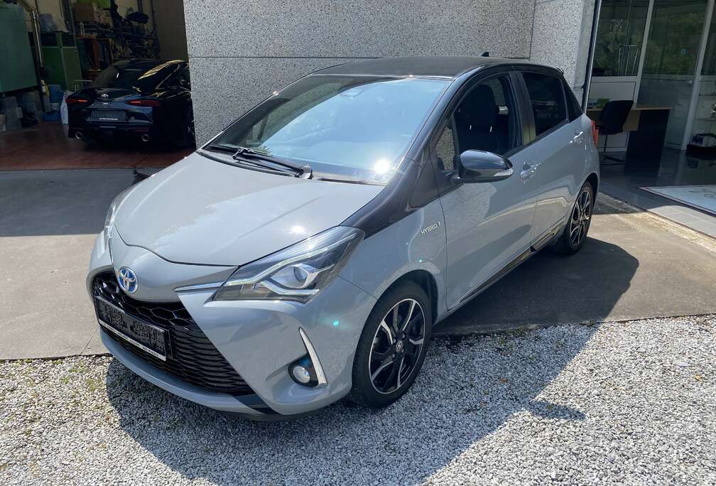 Toyota 1.5i VVT-i Hybrid Comfort Bi-tone