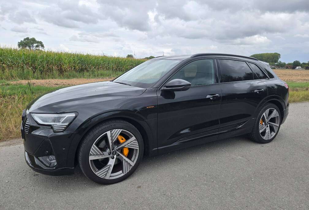Audi E-Tron 55 Quattro S line black NP 119k
