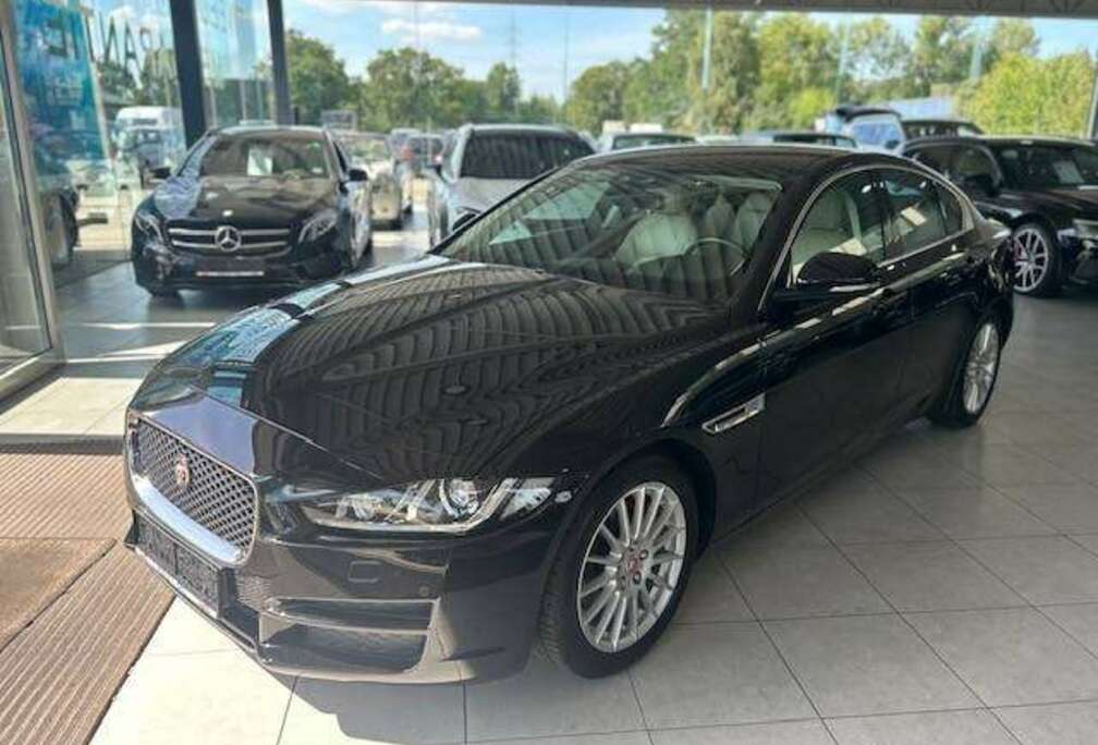 Jaguar XE 2.0 D E-Performance Prestige, camera, SHOWROOMSTAAT