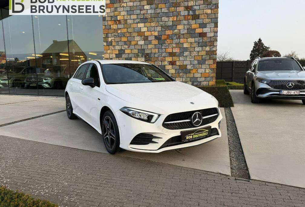 Mercedes-Benz Plug-in-Hybride Amg line  Nightpakket  Camera  Carplay