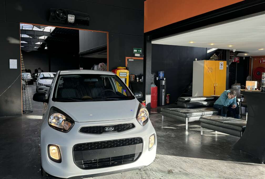 Kia Picanto 1.0i - 5 PORTES - RADIO USB/AUX - MANUEL