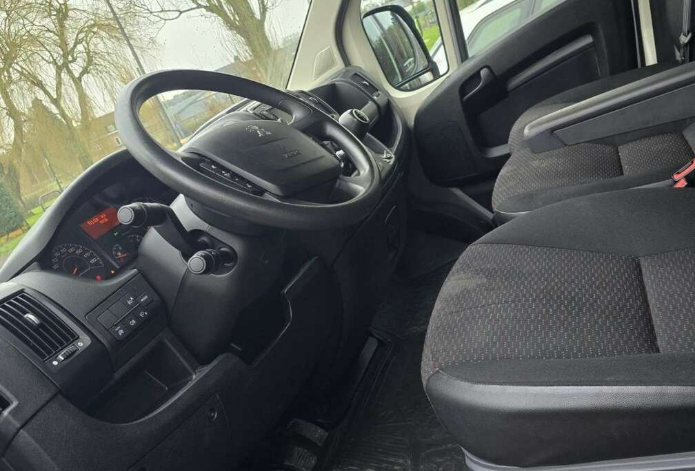 Peugeot 2.2 HDI 120CH L2 H2.  0471 86 85 28 par message