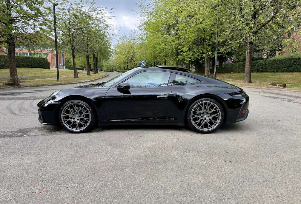 Porsche / 992.2  Carrera 3.0 PDK * Matrix - Pano - Chrono- Sport Exhaust - Camera - Bose *