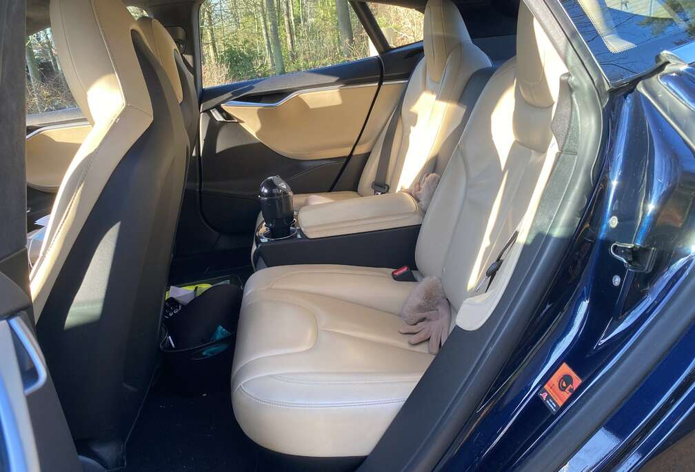 Tesla 85 kWh Dual Motor