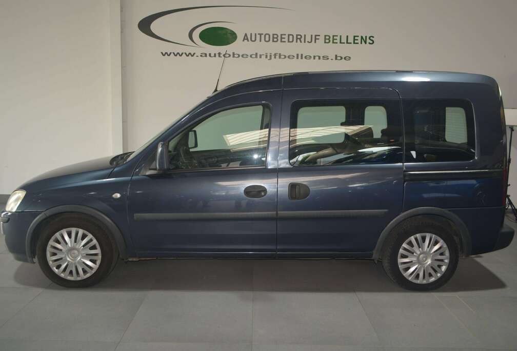 Opel Combo Tour 1.7 DTH CDTi Enjoy / 5 ZITPLAATSEN /keuringvrije meneemprijs IDEAAL VOOR BEGINNENDE BESTUURDERS
