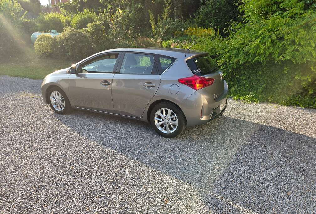 Toyota Auris 1.33i VVT-i Edge