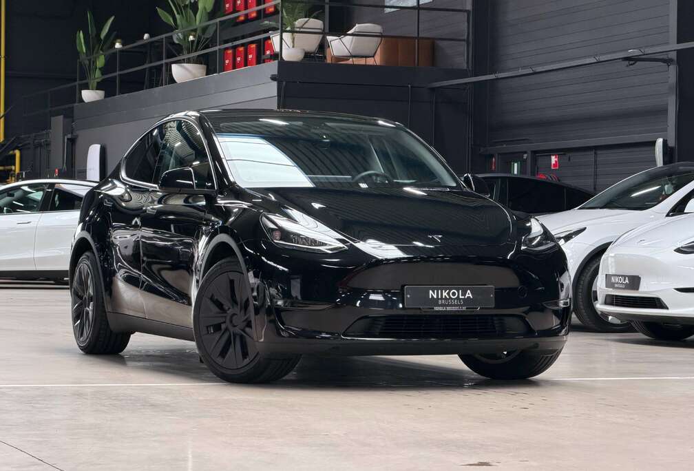 Tesla LONG RANGE - ALL WHEEL DRIVE - HIGHWAY AUTOPILOT