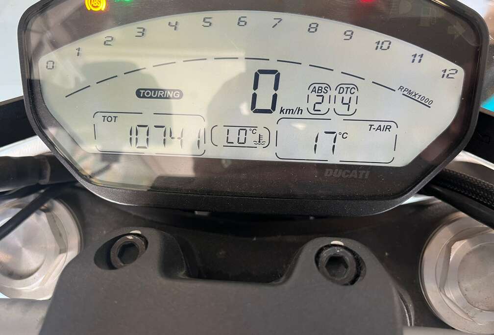 Année 2014  /10740 km état impeccable ,facture entretien Ducati Sambreville courroie changée juillet 2025.