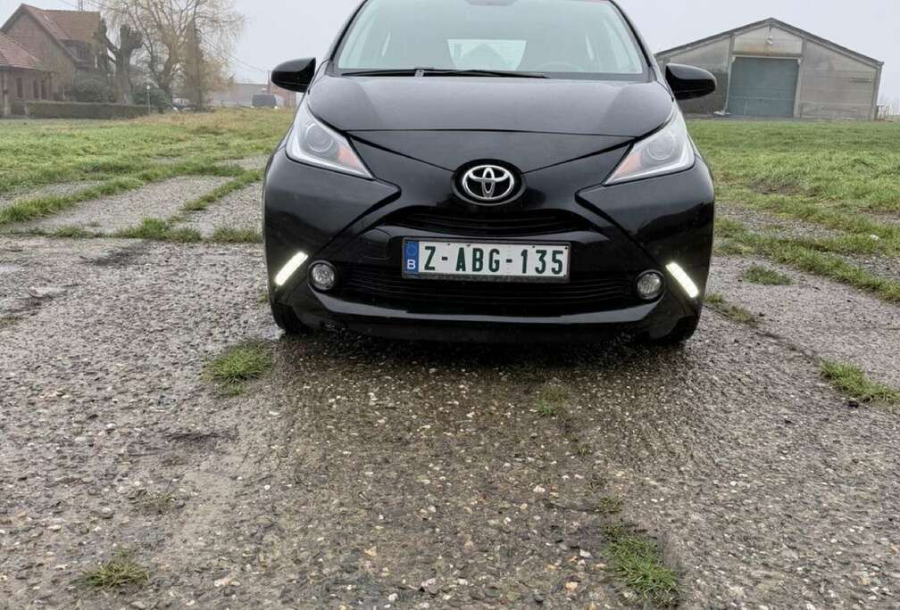 Toyota 1.0i Active automaat clean car 0485905657