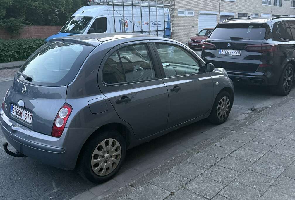 Nissan 1.2i Visia
