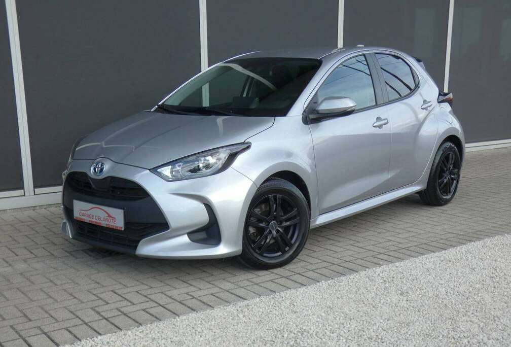 Toyota HYBRID Dynamic +GPS +Parkeercamera +Getinte ramen +ALU velgen +Apple Carplay +Android auto +Adaptieve cruise control