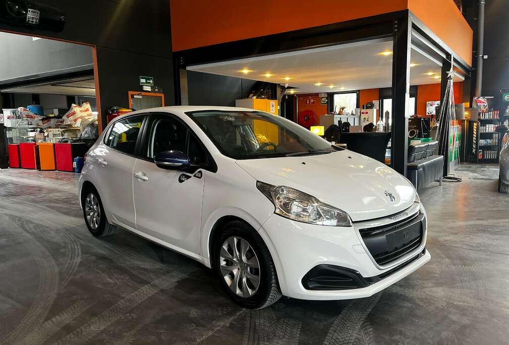 Peugeot 208 1.2i  Like/12 mois de garantie