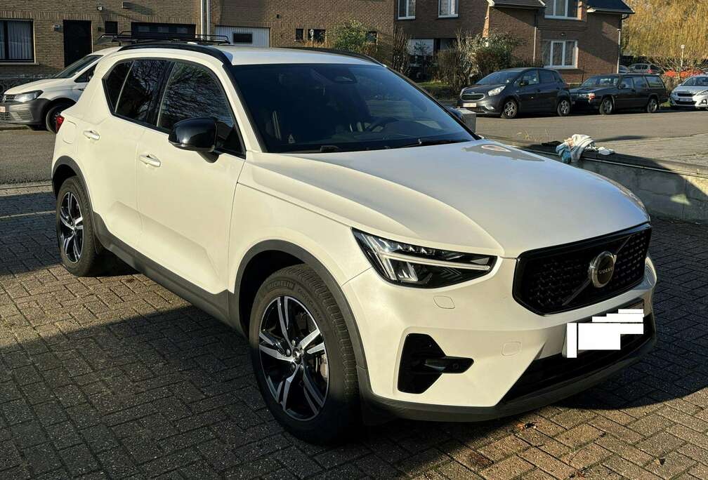 Volvo XC40 2.0 B3 MHEV Plus Dark Design DCT