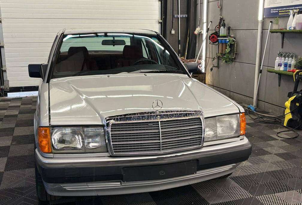 Mercedes-Benz Benzine AUTOMATIQUE bj. 1988 178000km Oldtimer