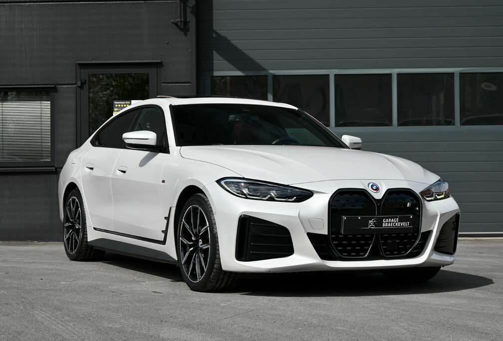 BMW 40e Mpack - Pano - Hifi - HUD - 360 - Trekhaak - Ambilight