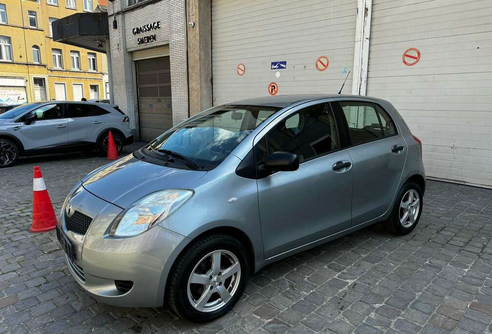 Toyota 1.3i VVT-i AIRCO CLIMATISÉ JANTE ALUMINIUM 4 cylindres